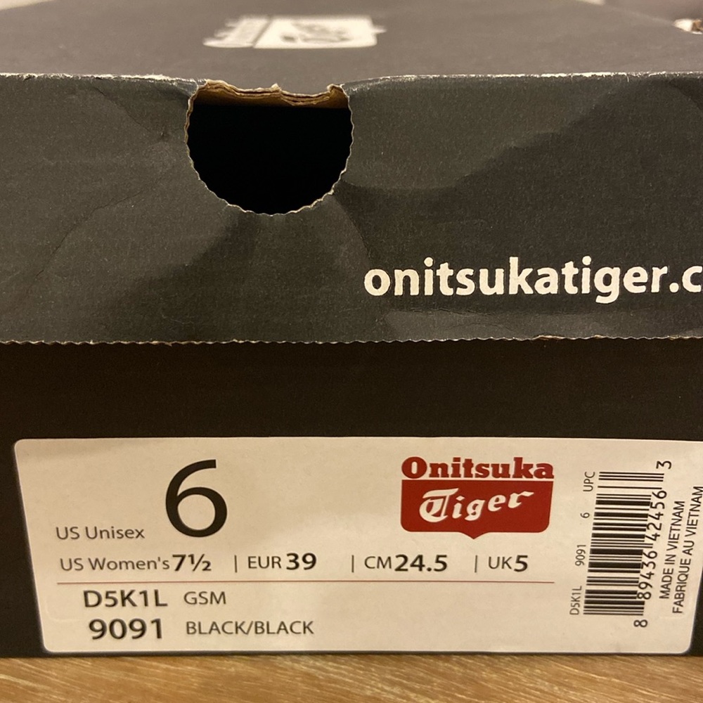 Onitsuka Tiger Model D5K1L. Black